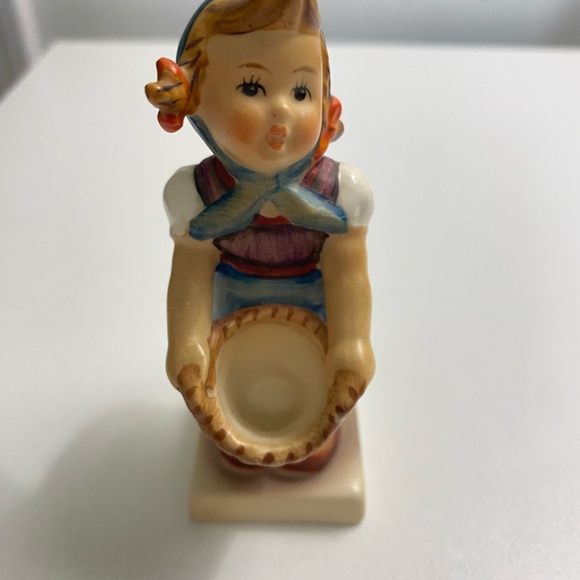 Hummel Figurine Little Helper - Picture 1 of 3